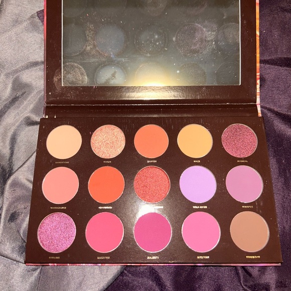 never used eyeshadow pallets - Picture 14 of 16
